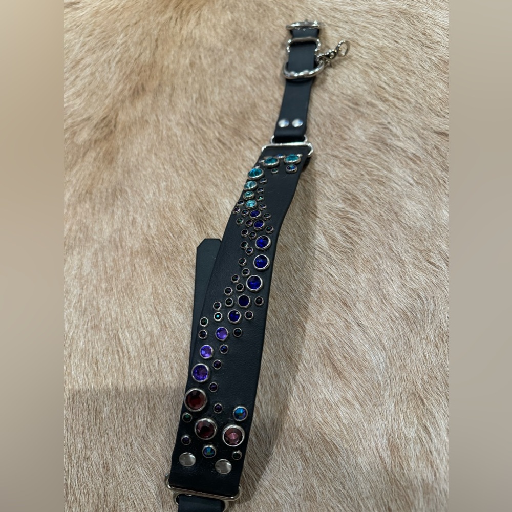 NWOT leather and crystal studded dog collar with small flaw - Picture 5 of 5